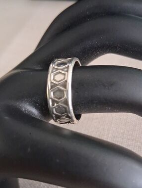 Sterling Silver Hexagon Pattern Band Ring